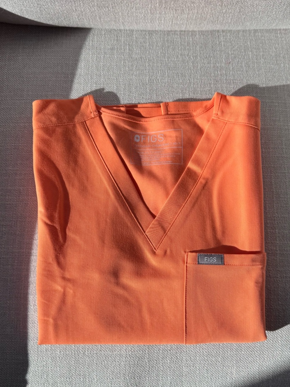 FIGS Catarina One-Pocket Scrub Top in Orange Size XS Petite